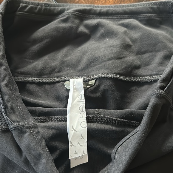 Oiselle Mid Length Pocket Jogger compression shorts- size 8 - Picture 2 of 5